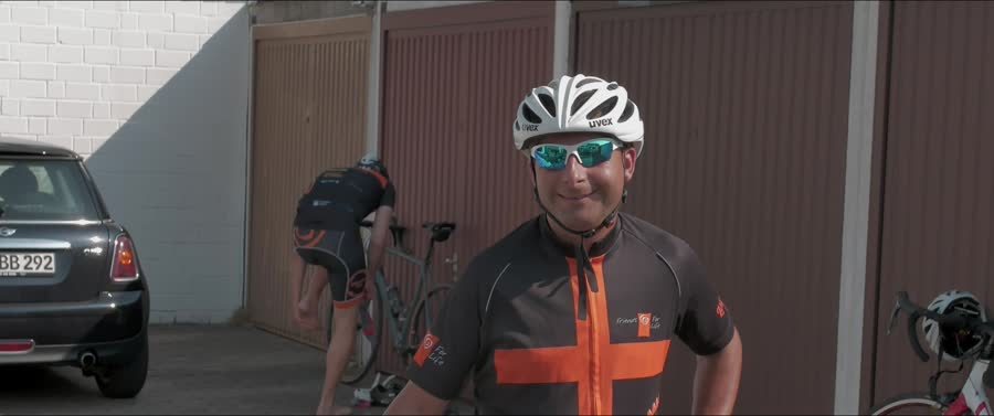Teammitglied im Löwenherztour-Trikot